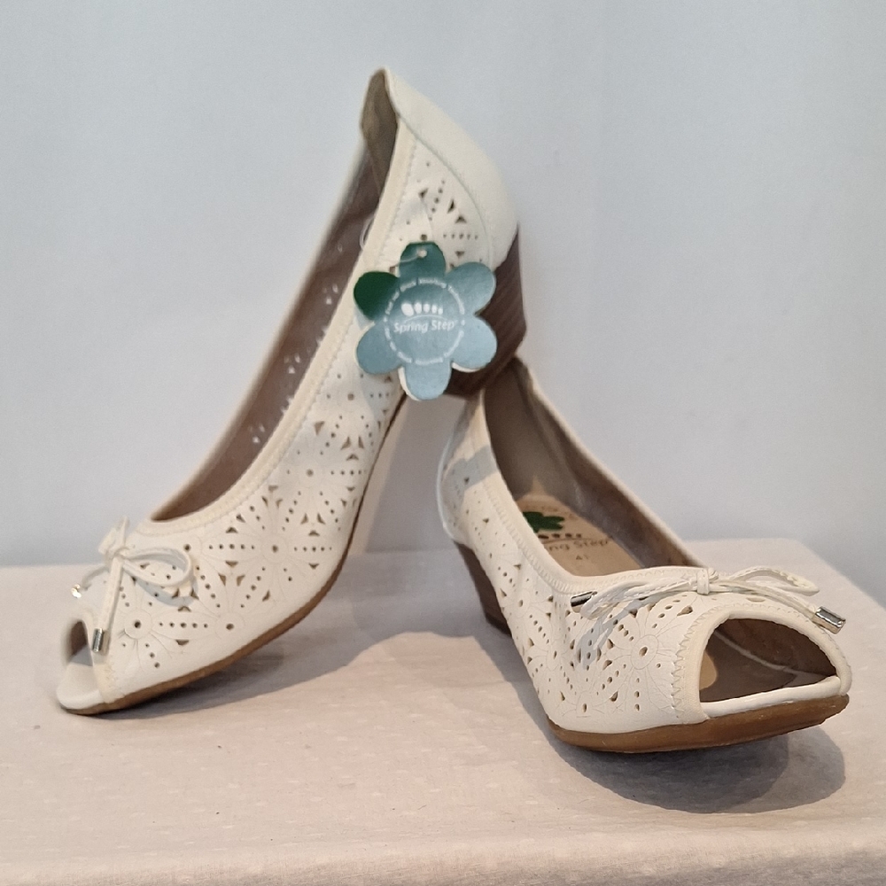 Spring Step White  Lazer Cut Peep-Toe Low Heel Size EU 41 US 11 NWOB